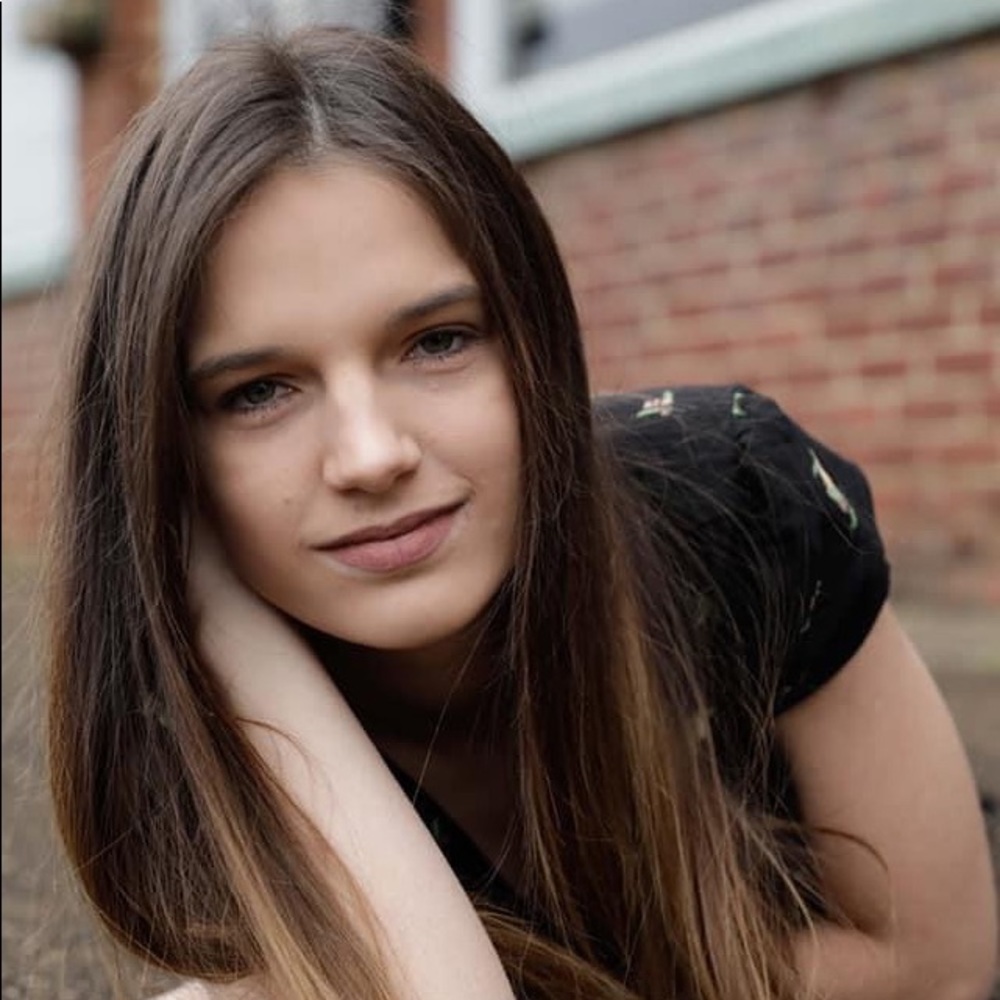 Meet your Posher, Alexis